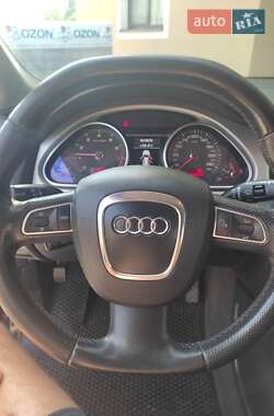 Внедорожник / Кроссовер Audi Q7 2010 в 