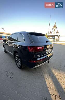 Внедорожник / Кроссовер Audi Q7 2016 в 