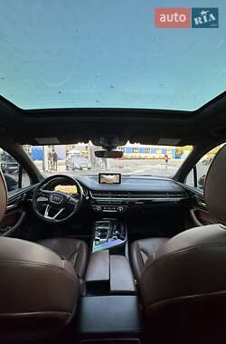 Внедорожник / Кроссовер Audi Q7 2016 в 