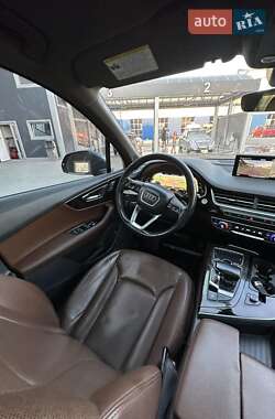 Внедорожник / Кроссовер Audi Q7 2016 в 