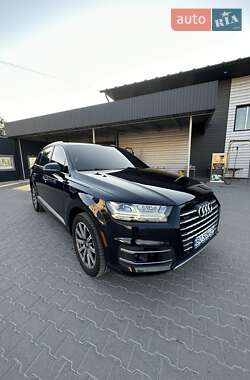 Внедорожник / Кроссовер Audi Q7 2016 в 
