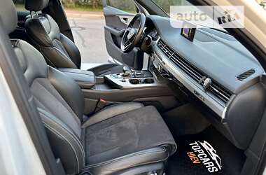 Внедорожник / Кроссовер Audi Q7 2016 в 