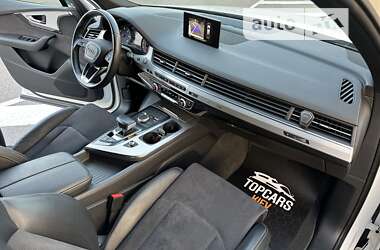 Внедорожник / Кроссовер Audi Q7 2016 в 