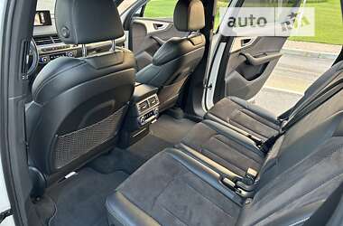 Внедорожник / Кроссовер Audi Q7 2016 в 