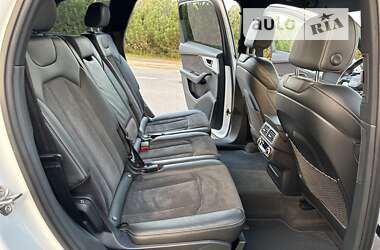 Внедорожник / Кроссовер Audi Q7 2016 в 