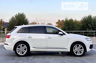 Внедорожник / Кроссовер Audi Q7 2016 в 