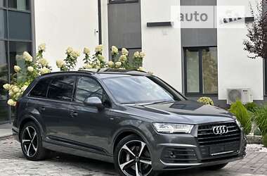 Внедорожник / Кроссовер Audi Q7 2016 в 