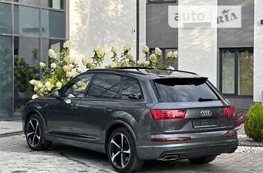 Внедорожник / Кроссовер Audi Q7 2016 в 
