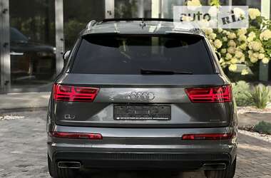 Внедорожник / Кроссовер Audi Q7 2016 в 