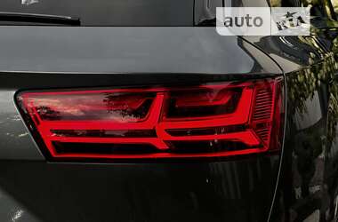 Внедорожник / Кроссовер Audi Q7 2016 в 