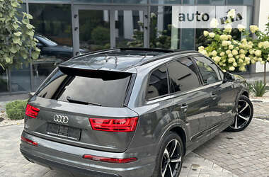 Внедорожник / Кроссовер Audi Q7 2016 в 