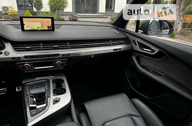 Внедорожник / Кроссовер Audi Q7 2016 в 