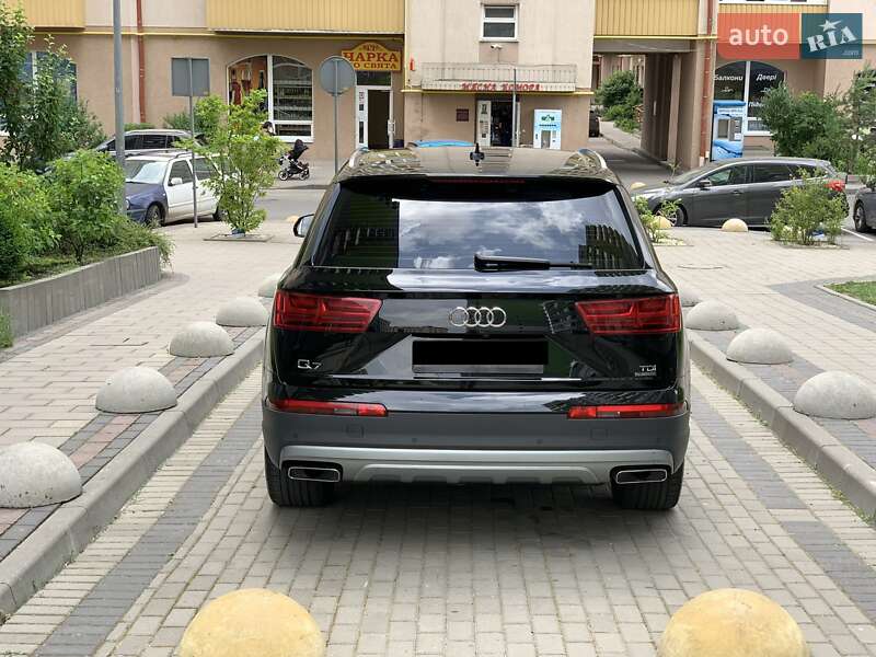 Позашляховик / Кросовер Audi Q7 2015 в Львові