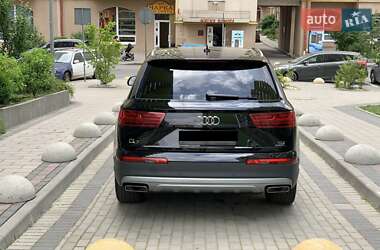 Внедорожник / Кроссовер Audi Q7 2015 в 