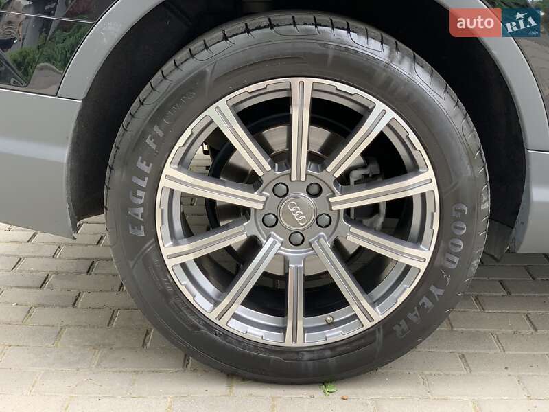 Позашляховик / Кросовер Audi Q7 2015 в Львові