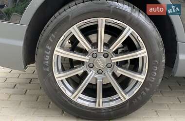 Внедорожник / Кроссовер Audi Q7 2015 в 