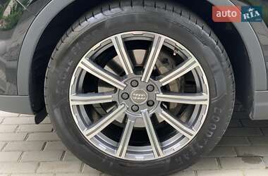 Внедорожник / Кроссовер Audi Q7 2015 в 