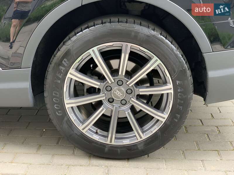 Позашляховик / Кросовер Audi Q7 2015 в Львові