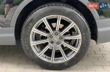 Внедорожник / Кроссовер Audi Q7 2015 в 
