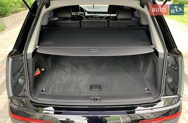 Внедорожник / Кроссовер Audi Q7 2015 в 