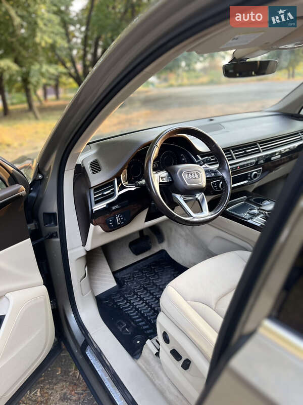 Позашляховик / Кросовер Audi Q7 2017 в Кривому Розі