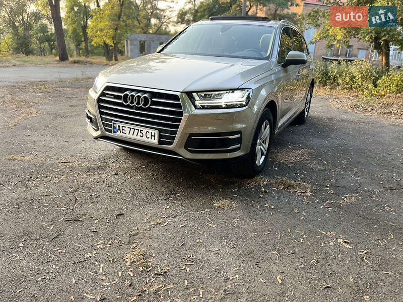 Позашляховик / Кросовер Audi Q7 2017 в Кривому Розі