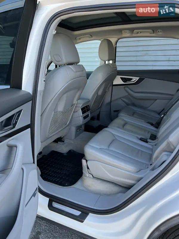 Audi Q7 2018 VIN WA1LHAF77JD030276 фото оголошення 26 з 78