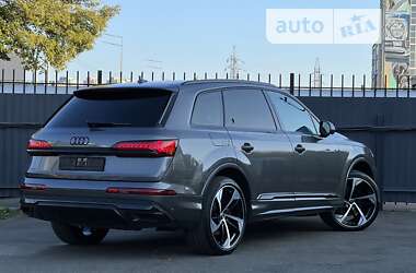 Позашляховик / Кросовер Audi Q7 2019 в 