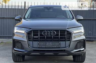 Позашляховик / Кросовер Audi Q7 2019 в 