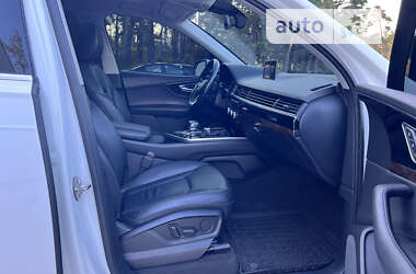 Внедорожник / Кроссовер Audi Q7 2017 в 