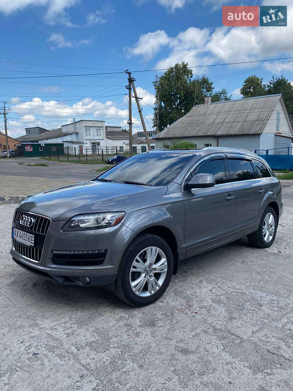 Внедорожник / Кроссовер Audi Q7 2010 в 