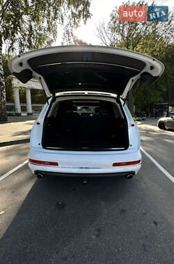 Внедорожник / Кроссовер Audi Q7 2014 в 