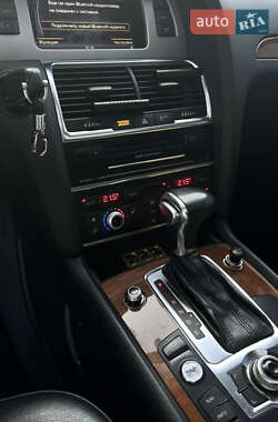 Внедорожник / Кроссовер Audi Q7 2014 в 
