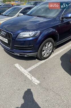 Позашляховик / Кросовер Audi Q7 2013 в 