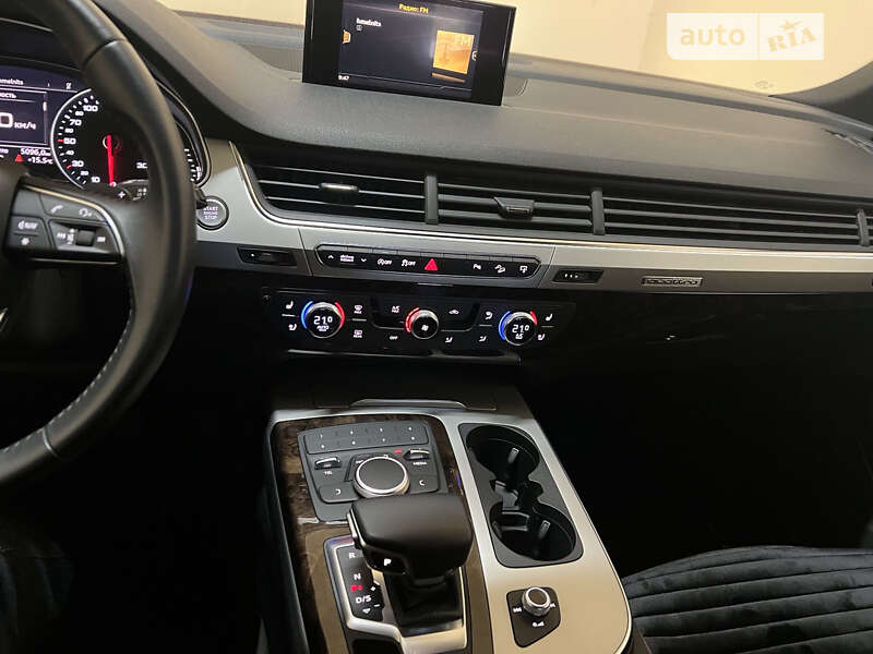 Внедорожник / Кроссовер Audi Q7 2017 в Хмельницком