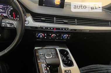 Внедорожник / Кроссовер Audi Q7 2017 в 