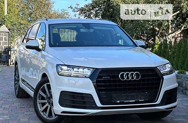 Позашляховик / Кросовер Audi Q7 2017 в 