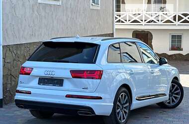 Позашляховик / Кросовер Audi Q7 2017 в 