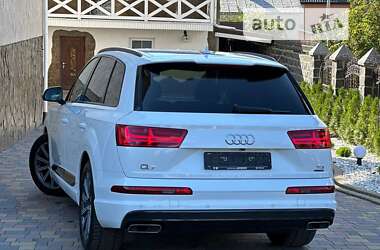 Позашляховик / Кросовер Audi Q7 2017 в 