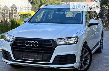 Позашляховик / Кросовер Audi Q7 2017 в 