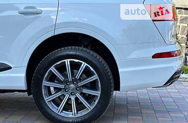 Позашляховик / Кросовер Audi Q7 2017 в 