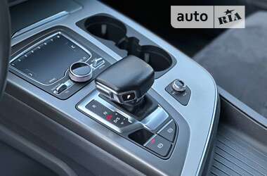 Позашляховик / Кросовер Audi Q7 2017 в 