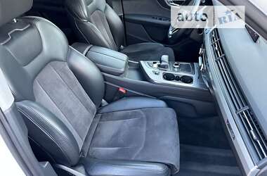 Позашляховик / Кросовер Audi Q7 2017 в 