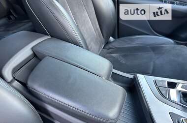 Позашляховик / Кросовер Audi Q7 2017 в 