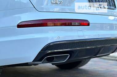 Позашляховик / Кросовер Audi Q7 2017 в 