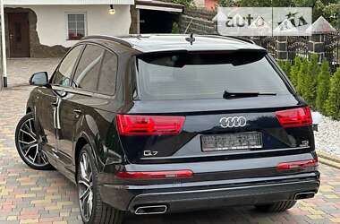 Позашляховик / Кросовер Audi Q7 2017 в 