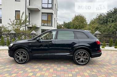 Позашляховик / Кросовер Audi Q7 2017 в 