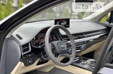 Позашляховик / Кросовер Audi Q7 2017 в 