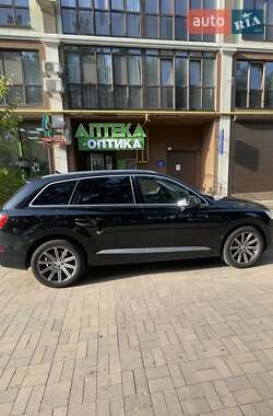 Внедорожник / Кроссовер Audi Q7 2016 в 