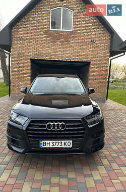 Внедорожник / Кроссовер Audi Q7 2017 в 